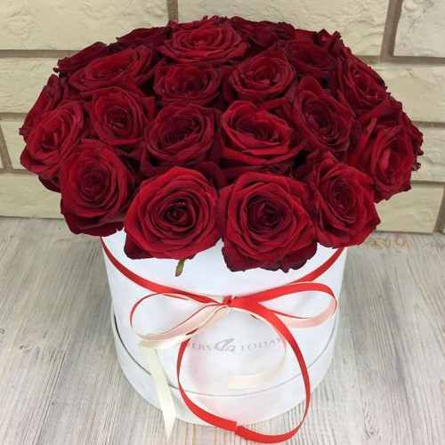 Купить на заказ 31 красная роза в коробке с доставкой в Сатпаеве