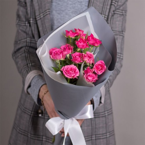 Купить на заказ Букет из 3 кустовых роз с доставкой в Сатпаеве
